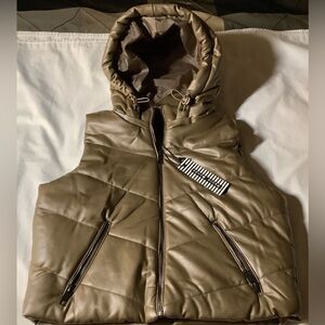HAUTE MONDE PUFFER VEST SIZE S NUDE “NEW”